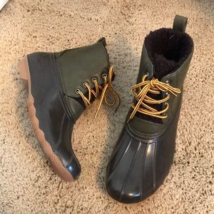 New AE duck boots